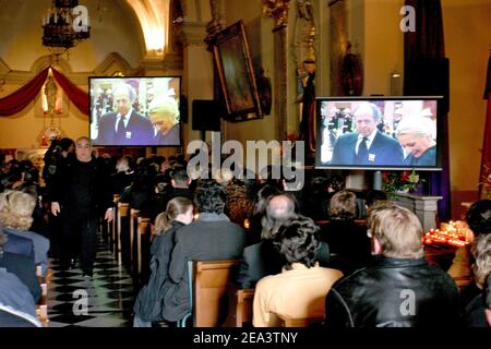 Atmosphère à l'intérieur de l'église Saint-Charles dans la Principauté de Monaco le 15 avril 2005, le jour des funérailles du prince Rainier III. Photo de Gerald Holubowicz/ABACA. Banque D'Images