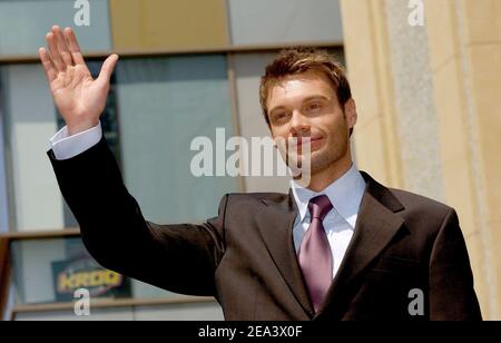 Ryan Seacrest est récompensé par la 2 2 82e étoile du Hollywood Walk of Fame en face du Kodak Theatre. Los Angeles, le 20 avril 2005. Photo de Lionel Hahn/ABACA. Banque D'Images