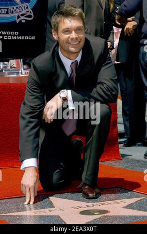 Ryan Seacrest est récompensé par la 2 2 82e étoile du Hollywood Walk of Fame en face du Kodak Theatre. Los Angeles, le 20 avril 2005. Photo de Lionel Hahn/ABACA. Banque D'Images