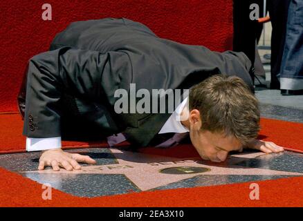 Ryan Seacrest est récompensé par la 2 2 82e étoile du Hollywood Walk of Fame en face du Kodak Theatre. Los Angeles, le 20 avril 2005. Photo de Lionel Hahn/ABACA. Banque D'Images