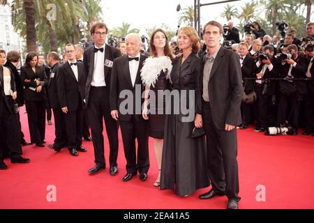 (G-D) le réalisateur français Dominik Moll avec les acteurs André Dussollier, Charlotte Gainsbourg, Charlotte Rampling et Laurent Lucas arrivent pour la projection du film de Moll 'Lemming', ouvrant le 58e Festival international du film de Cannes, à Cannes, dans le sud de la France, le 11 mai 2005. Photo de Hahn-Klein-Nebinger/ABACA Banque D'Images