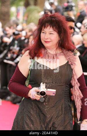 L'actrice française Yolande Moreau arrive pour la projection du film 'Lemming' réalisé par le réalisateur français Dominik Moll, ouvrant le 58e Festival International du film de Cannes, à Cannes, dans le sud de la France, le 11 mai 2005. Photo de Hahn-Klein-Nebinger/ABACA. Banque D'Images