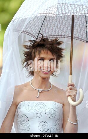 L'actrice espagnole Victoria Abril arrive pour la projection du film 'cache' réalisé par Michael Haneke dans le cadre du 58e Festival International du film de Cannes, à Cannes, dans le sud de la France, le 14 mai 2005. Photo de Hahn-Klein-Nebinger/ABACA Banque D'Images