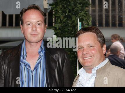 Les « détracteurs Eric Darnell et Tom McGrath arrivent à la première « 'Sadagascar' » qui s'est tenue au théâtre Ziegfeld à New York le dimanche 15 mai 2005. Photo de Nicolas Khayat/ABACA.' Banque D'Images