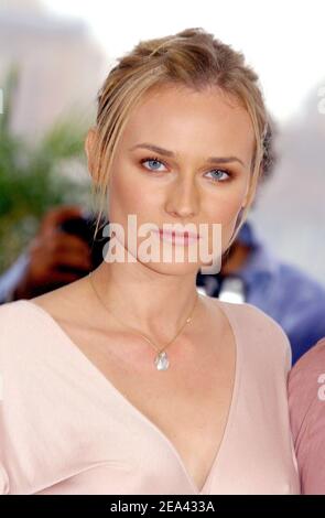 L'actrice allemande Diane Kruger pose lors d'une séance photo pour le réalisateur français Christian Carion film 'Joyeux Noel' qui est sorti de la compétition au 58e Festival de Cannes, à Cannes, dans le sud de la France, le 16 mai 2005. Photo de Hahn-Nebinger-Klein/ABACA. Banque D'Images