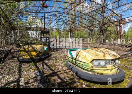 Parc d'attractions abandonné à Pripyat, région de Tchernobyl, Ukraine en une journée d'été Banque D'Images