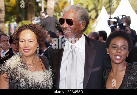 L'acteur américain Morgan Freeman avec sa femme Myrna et leur fille arrive pour la projection du film "les trois inhumations de Melquiades Estrada" réalisé par Tommy Lee Jones au 58e Festival International de Cannes, à Cannes, dans le sud de la France, le 20 mai 2005. Photo de Hahn-Nebinger-Klein/ABACA. Banque D'Images