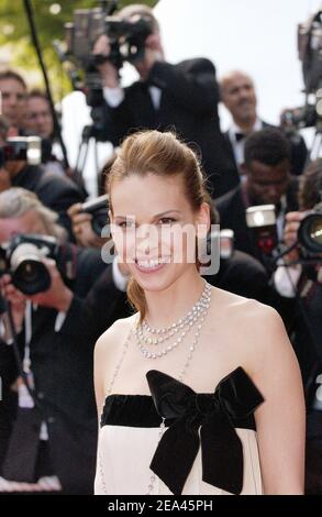 Hilary Swank (portant un collier Chopard) assiste à la cérémonie de clôture du 58e Festival international du film de Cannes, le 21 mai 2005. Photo de Hahn-Nebinger-Klein/ABACA. Banque D'Images