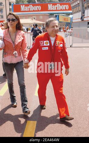 Le directeur général de Ferrari, Jean Todt, et sa petite amie Michelle Yeoh, lors du Grand Prix de Formule 1 à Monte-Carlo, Monaco, le 22 mai 2005. Photo de Thierry Gromik/CAMELEON/ABACA. Banque D'Images