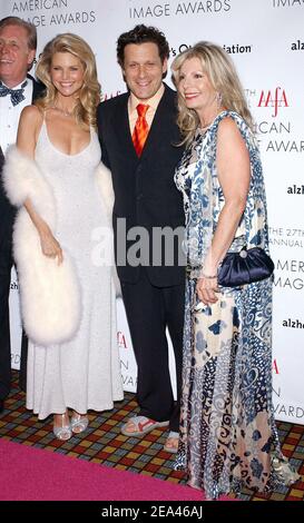 (G-D) l'ancienne mannequin et actrice Christie Brinkley, couturier Isaac Mizrahi abd HRH la princesse Yasmin Aga Khan arrive au gala des American image Awards 2005 de l'AAFA qui s'est tenu à l'hôtel Hyatt de New York, NY, USA, le lundi 23 mai 2005. Photo de Nicolas Khayat/ABACA Banque D'Images