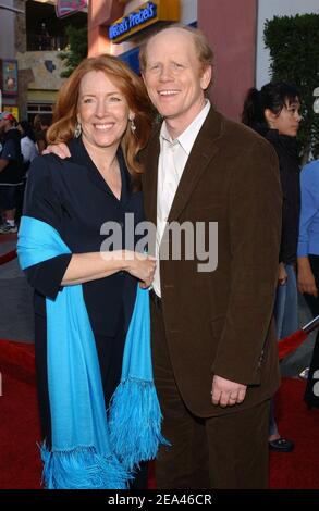 Ron Howard participe à la première mondiale de Universal Pictures de 'Cendrillon Man' qui s'est tenue à Universal City Walk, en Californie, le 23 mai 2005. Photo de Lionel Hahn/ABACA Banque D'Images