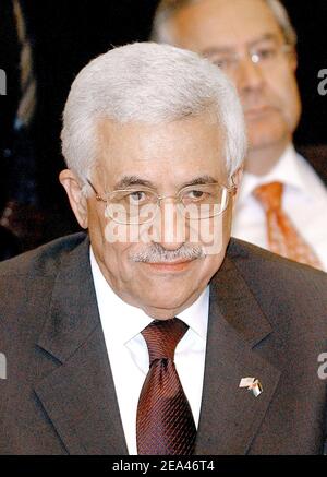 Le président palestinien Mahmoud Abbas assiste à une réunion avec des membres du Congrès américain sur Capitol Hill à Washington DC, Etats-Unis, le 25 mai 2005. Photo par Olivier Douliery/ABACA. Banque D'Images