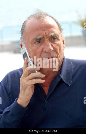 L'acteur français et acteur Claude Brasseur pose au photocall de 'Amour aux trousses' réalisé par Philippe de Chauveron au festival du film de Cinestival qui s'est tenu à Marseille, dans le sud de la France, le 14 juin 2005. Photo de Gerald Holubowicz/ABACA. Banque D'Images