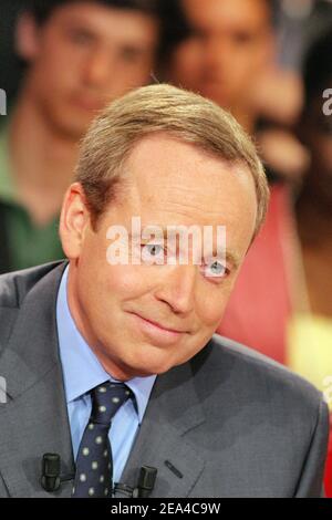 Renaud Donnedieu de Vabres, ministre français de la Culture et de la communication, lors de l'enregistrement du talk show de Michel Drucker 'vivre Dimanche' au Studio Gabriel à Paris, France, le 15 juin 2005. Photo de Jean-Jacques Datcary/ABACA. Banque D'Images