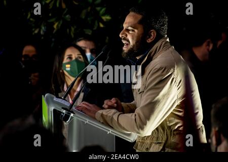 Barcelone, Espagne. 7 février 2021, Hospitalet de Llobregat, Barcelone, Espagne: Parti syndicaliste d'extrême droite le candidat VOX IGNACIO GARRIGA tient un discours lors d'un rassemblement à Hospitalet de Llobregat (province de Barcelone) en prévision des élections régionales catalanes qui auront lieu le 14 février prochain. Credit: Jordi Boixareu/Alamy Live News Banque D'Images