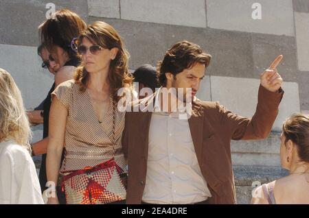 Les acteurs français Frederic Diefenthal et son épouse Gwendoline Hamon assistent aux funérailles de l'actrice Suzanne Flon au cimetière du Père Lachaise à Paris, France, le 21 juin 2005. Photo de Klein-Mousse/ABACA. Banque D'Images