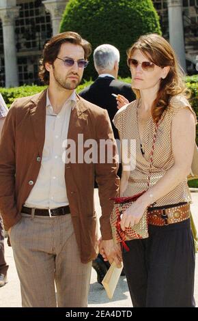 Les acteurs français Frederic Diefenthal et son épouse Gwendoline Hamon assistent aux funérailles de l'actrice Suzanne Flon au cimetière du Père Lachaise à Paris, France, le 21 juin 2005. Photo de Klein-Mousse/ABACA. Banque D'Images