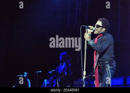 LA chanteuse AMÉRICAINE Lenny Kravitz se produit au Grand Rex à Paris, en France, le 19 juin 2005. Photo de Sophie Leroux/ABACA. Banque D'Images