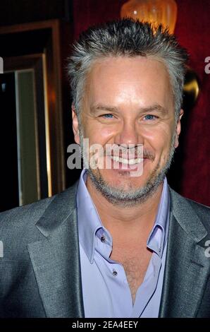 Tim Robbins, membre du casting, arrive à la première américaine de la « Guerre des mondes », qui bénéficie à la Croix-Rouge américaine, qui s'est tenue au théâtre Ziegfeld à New York, NY, le 23 juin 2005. Photo de Slaven Vlasic/ABACA. Banque D'Images