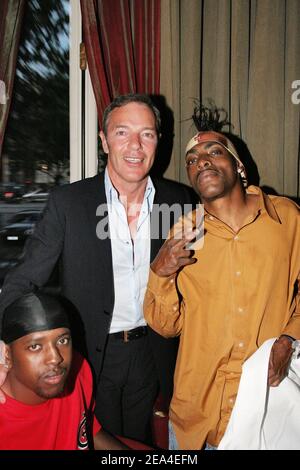 EXCLUSIF. Le Manager 'l'Etoile' Club, Tony Gomez, accueille le rappeur américain Coolio pour son dîner organisé au restaurant 'l'etoile' à Paris, France, le 24 juin 2005. Photo de Benoit Pinguet/ABACA. Banque D'Images