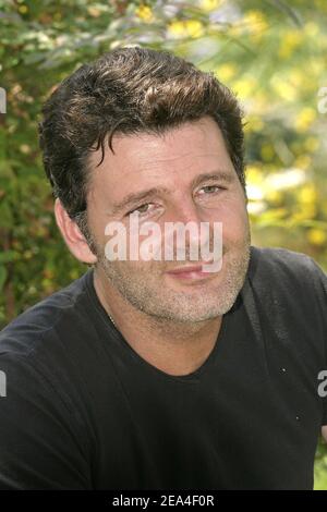 L'acteur français Philippe Lellouche pose lors du 45e Festival de télévision de Monte-Carlo à Monaco, le 27 juin 2005. Photo de Gerald Holubowicz/ABACA. Banque D'Images