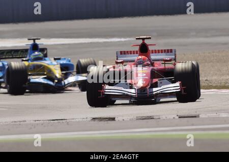 Michael Schumacher de Ferrari, d'Allemagne, dirige sa Formule 1 lors du Grand Prix de France sur le circuit Magny cours, dans le centre de la France, le 3 juillet 2005. Fernando Alonso de Renault a remporté la course devant Kimi Raikkonen de Finlande de McLaren en deuxième place et Michael Schumacher en troisième place. Photo de Thierry Gromik/ABACAPRESS.COM Banque D'Images