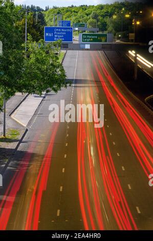 East Lancs Road - A580 1998 & 2020 (LockDown), Swinton, Manchester Banque D'Images