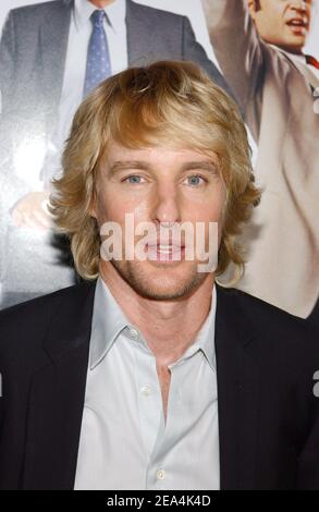 Owen Wilson, membre du casting, arrive à la première des « Wedding Crashers » qui a eu lieu au théâtre Ziegfeld à New York, le mercredi 13 juillet 2005. Photo de Nicolas Khayat/ABACAPRESS.COM Banque D'Images