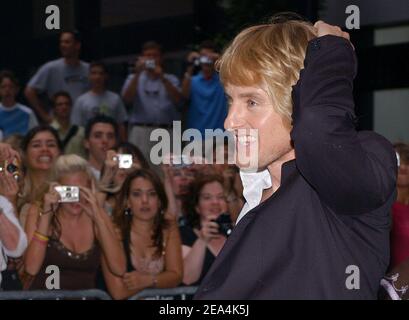 Owen Wilson, membre du casting, arrive à la première des « Wedding Crashers » qui a eu lieu au théâtre Ziegfeld à New York, le mercredi 13 juillet 2005. Photo de Nicolas Khayat/ABACA. Banque D'Images