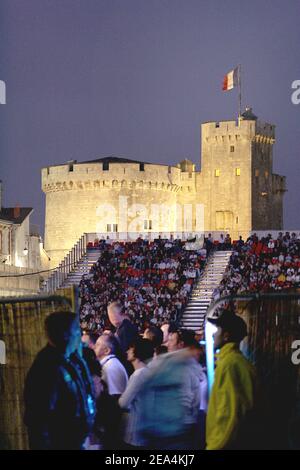 Ambiance au festival de musique 'FrancoFolies' qui s'est tenu à la Rochelle près de Bordeaux, en France, le 17 juillet 2005. Photo de Patrick Bernard/ABACAPRESS.COM. Banque D'Images