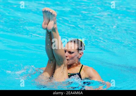 La nageuse française Virginie Dedieu se produit pendant le programme technique solo de natation synchronisée des championnats du monde de natation, à Montréal, Canada, le 19 juillet 2005. Photo de Nicolas Gouhier/CAMELEON/ABACAPRESS.COM Banque D'Images