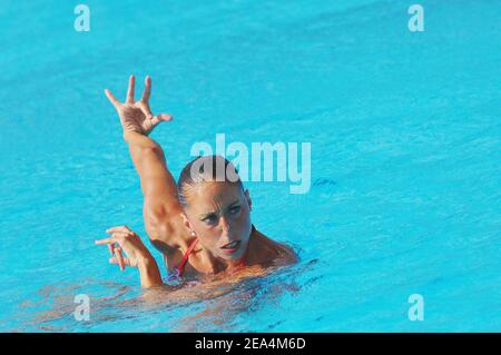 Gemma Mengual, d'Espagne, exécute sa routine technique de nage synchronisée en solo aux XI Championnats du monde de la FINA 2005 au Parc Jean-drapeau à Montréal, Canada, le 19 juillet 2005. Photo de Nicolas Gouhier/CAMELEON/ABACAPRESS.COM Banque D'Images