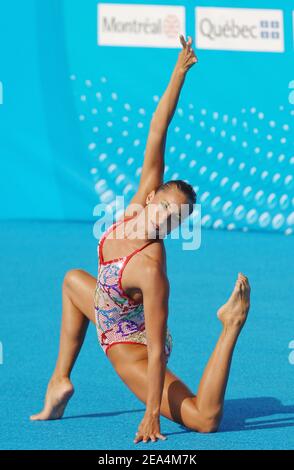 Gemma Mengual, d'Espagne, exécute sa routine technique de nage synchronisée en solo aux XI Championnats du monde de la FINA 2005 au Parc Jean-drapeau à Montréal, Canada, le 19 juillet 2005. Photo de Nicolas Gouhier/CAMELEON/ABACAPRESS.COM Banque D'Images