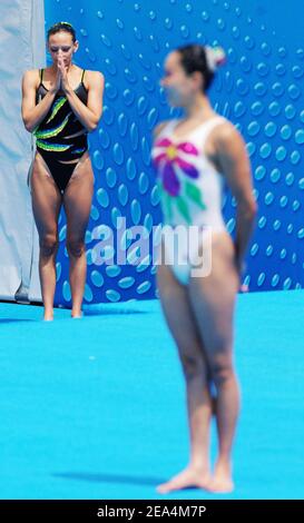 La nageuse française Virginie Dedieu se produit pendant le programme technique solo de natation synchronisée des championnats du monde de natation, à Montréal, Canada, le 19 juillet 2005. Photo de Nicolas Gouhier/CAMELEON/ABACAPRESS.COM Banque D'Images