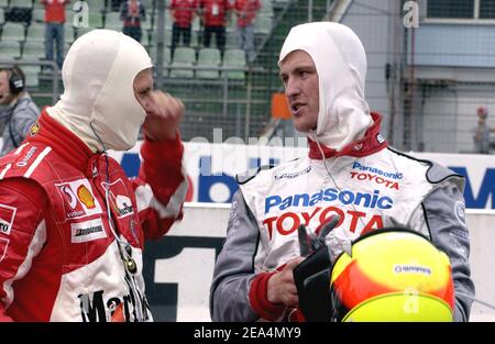 Les Frères Schumacher Michael (l) et Ralph lors du Grand Prix d'Allemagne à Hockenheim, le 24 juillet 2005. Photo de Thierry Gromik/ABACAPRESS.COM Banque D'Images