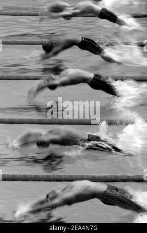 Début des nageurs sur le dos de 100 m masculin lors des XI Championnats du monde de la FINA au Parc Jean-drapeau, à Montréal, Québec, Canada, le 24 juillet 2005. Photo de Nicolas Gouhier/CAMELEON/ABACAPRESS.COM Banque D'Images