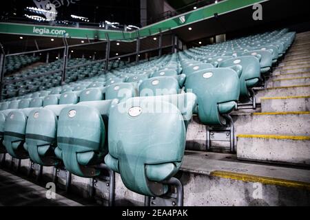 Une vue générale des stands vides au stade en raison de la pandémie COVID-19 lors du match de la Ligue PKO Ekstraklasa entre Legia Warszawa et Rakow Czestochowa au Maréchal Jozef Pilsudski Legia Warsaw Municipal Stadium.(score final; Legia Warszawa 2:0 Rakow Czestochowa) Banque D'Images