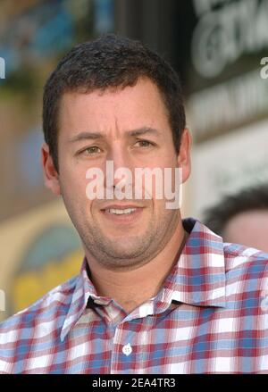 Adam Sandler assiste à la cérémonie où le comédien Chris Farley est honoré à titre posthume avec les 2 2 89e étoile sur le Hollywood Walk of Fame. Los Angeles, le 26 août 2005. Photo de Lionel Hahn/ABACAPRESS.COM Banque D'Images