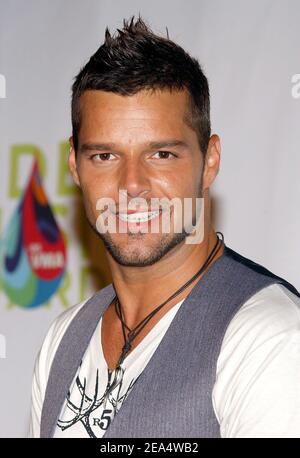 Ricky Martin pose dans la salle de presse aux MTV Video Music Awards 2005 qui se tiennent à l'American Airlines Arena dans le centre-ville de Miami, FL, USA, le dimanche 28 août 2005. Photo de Nicolas Khayat/ABACAPRESS.COM Banque D'Images