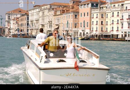 Harrison Ford et sa petite amie Calista Flockhart s'amusent sur un taxi lors du 62e Festival du film de Venise à Venise, en Italie, le 1er septembre 2005. Photo de Lionel Hahn/ABACAPRESS.COM. Banque D'Images