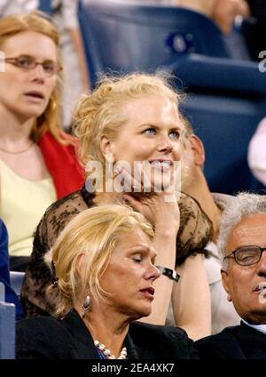 L'actrice australienne Nicole Kidman assiste à une séance de nuit au tournoi de tennis américain 2005, qui s'est tenu au stade Arthur Ashe de Flushing Meadows, New York City, États-Unis, le vendredi 2 septembre 2005. Photo de Nicolas Khayat/ABACAPRESS.COM Banque D'Images