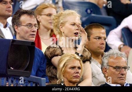 L'actrice australienne Nicole Kidman assiste à une séance de nuit au tournoi de tennis américain 2005, qui s'est tenu au stade Arthur Ashe de Flushing Meadows, New York City, États-Unis, le vendredi 2 septembre 2005. Photo de Nicolas Khayat/ABACAPRESS.COM Banque D'Images
