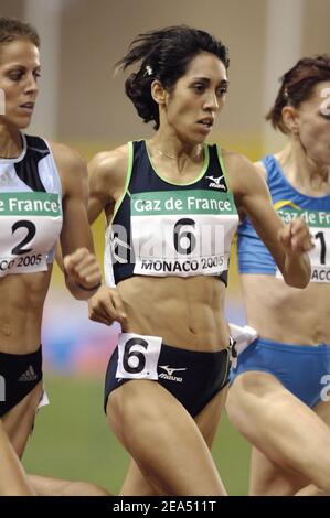 Bouchra Ghezielle de France participe sur les 1500 mètres féminins lors de la troisième finale mondiale de l'IAAF, à Monaco, le 09 septembre 2005. Photo de Nicolas Gouhier/CAMELEON/ABACAPRESS.COM Banque D'Images