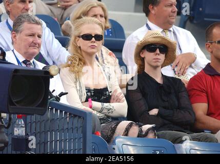 L'actrice australienne Nicole Kidman participe au match des demi-finales d'Agassi au tournoi de tennis américain 2005, qui s'est tenu au stade Arthur Ashe à Flushing Meadows, New York, le samedi 10 septembre 2005. Photo de Nicolas Khayat/ABACAPRESS.COM Banque D'Images