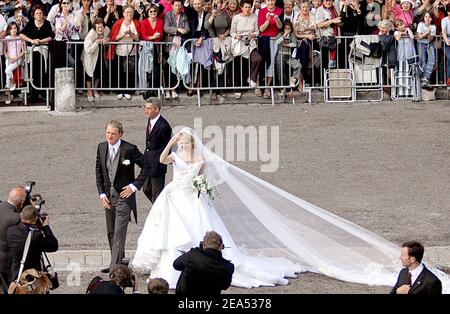 Mariage de Delphine Arnault et Alessandro Gancia à Bazas, dans le sud-ouest de la France, le 17 septembre 2005. Son père Bernard Arnault, C.E.O de LVMH Empire et sa femme Helene Mercier Arnault assistent au mariage. Photo par ABACAPRESS.COM. Banque D'Images