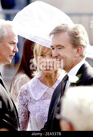 Mariage de Delphine Arnault et Alessandro Gancia à Bazas, dans le sud-ouest de la France, le 17 septembre 2005. Son père Bernard Arnault, C.E.O de LVMH Empire et sa femme Helene Mercier Arnault assistent au mariage. Photo par ABACAPRESS.COM Banque D'Images