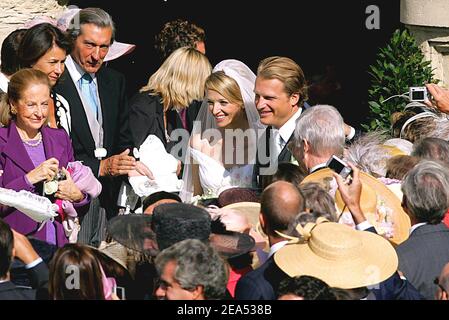 Mariage de Delphine Arnault et Alessandro Gancia à Bazas, dans le sud-ouest de la France, le 17 septembre 2005. Son père Bernard Arnault, C.E.O de LVMH Empire et sa femme Helene Mercier Arnault assistent au mariage. Photo par ABACAPRESS.COM. Banque D'Images