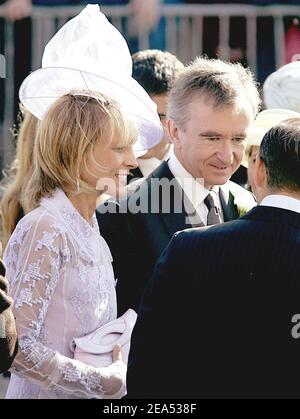 Mariage de Delphine Arnault et Alessandro Gancia à Bazas, dans le sud-ouest de la France, le 17 septembre 2005. Son père Bernard Arnault, C.E.O de LVMH Empire et sa femme Helene Mercier Arnault assistent au mariage. Photo par ABACAPRESS.COM Banque D'Images