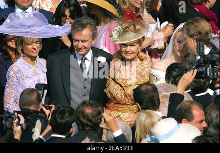 Mariage de Delphine Arnault et Alessandro Gancia à Bazas, dans le sud-ouest de la France, le 17 septembre 2005. Son père Bernard Arnault, C.E.O de LVMH Empire et sa femme Helene Mercier Arnault assistent au mariage. Photo par ABACAPRESS.COM. Banque D'Images