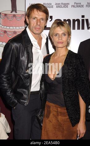 L'acteur français Lambert Wilson et l'actrice italienne Isabella Ferrari assistent à la première du film 'l'anniversaire' qui s'est tenu à Gaumont Marignan, Paris, le 20 septembre 2005. Photo de Bruno Klein/ABACAPRESS.COM Banque D'Images